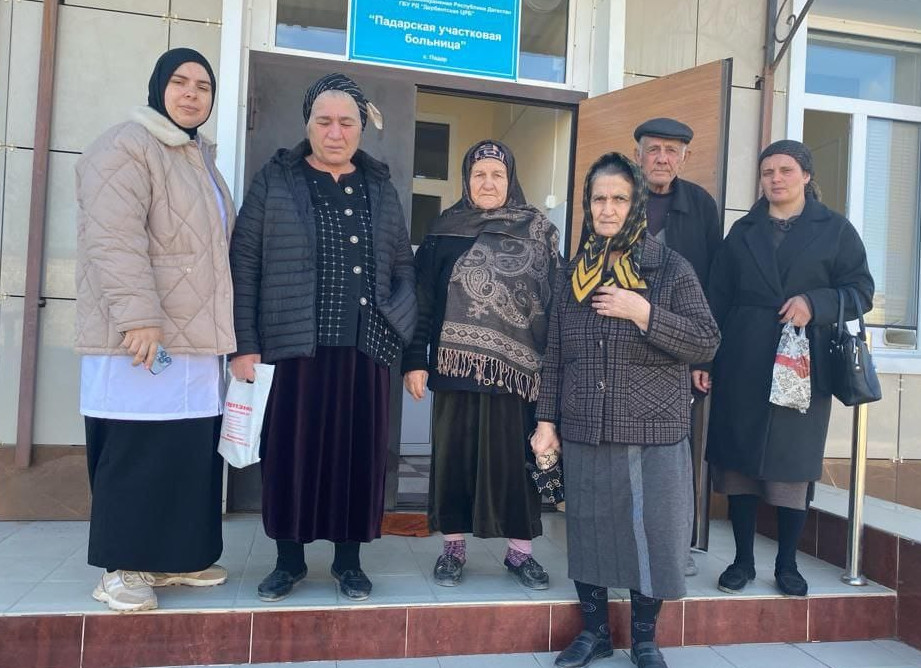 Мобильная бригада Комплексного Центра социального обслуживания в Дербентском районе продолжает реализацию регионального проекта "Старшее поколение".